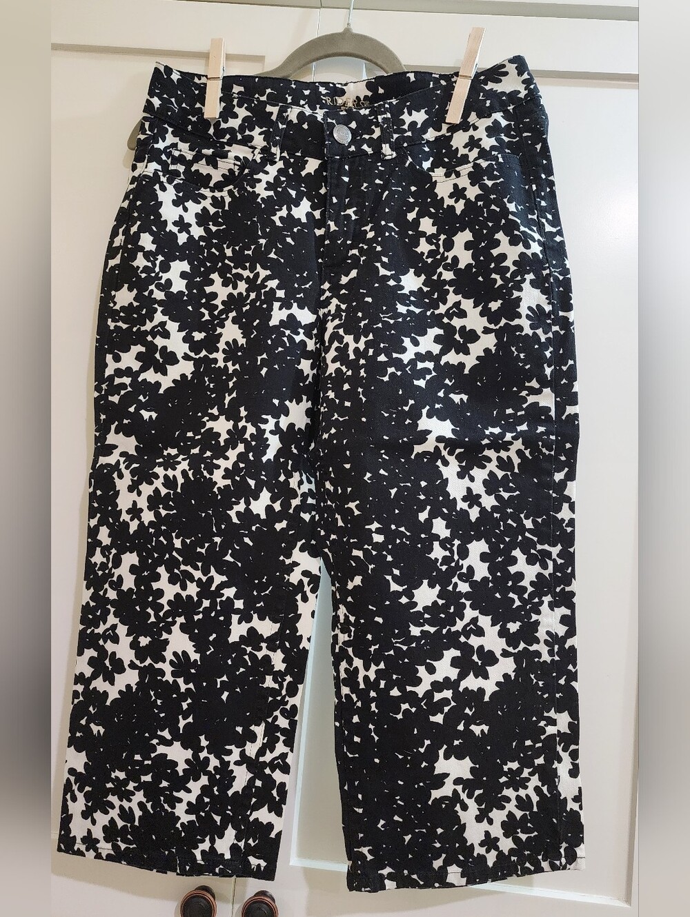 Riders by Lee Black and White Cropped Floral Pants